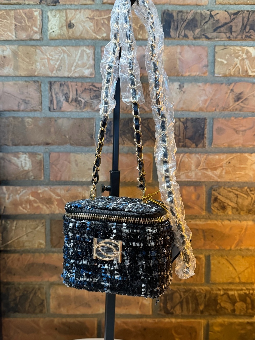 bebe Black and White Tweed Mini Crossbody with Gold Chain NWT MSRP $59